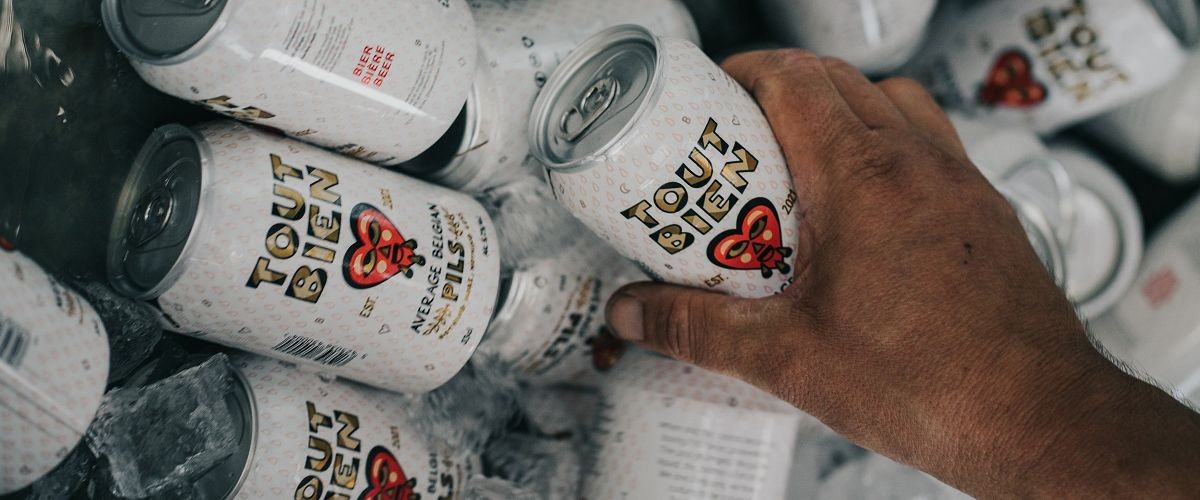 Le phÃ©nomÃ¨ne Internet belge lance sa propre pils sous les ailes de Jet Import